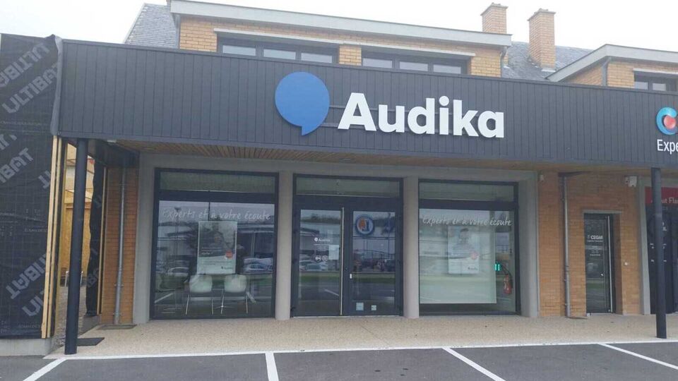 Devanture et vitrine de l'audioprothésiste Audika à Dieppe