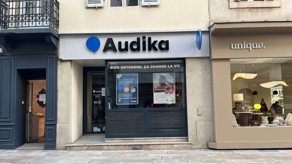 Devanture et vitrine de l'audioprothésiste Audika à Dijon