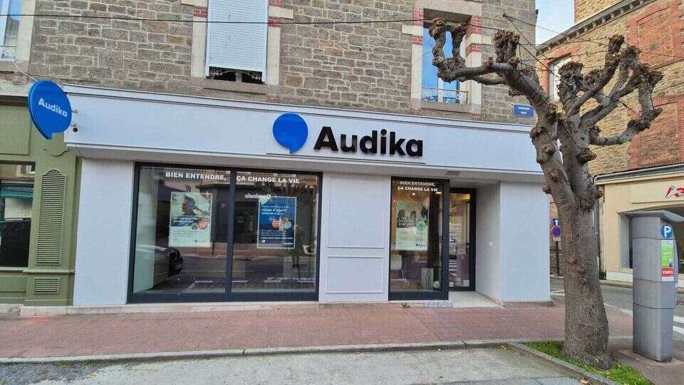 Devanture et vitrine de l'audioprothésiste Audika à Dinard