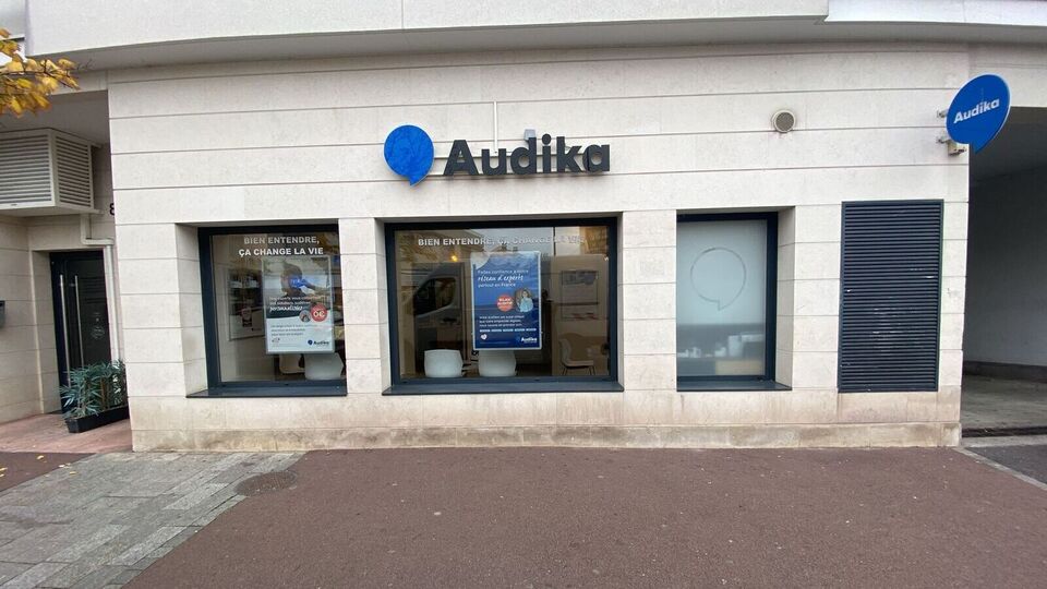 Devanture et vitrine de l'audioprothésiste Audika à Drancy