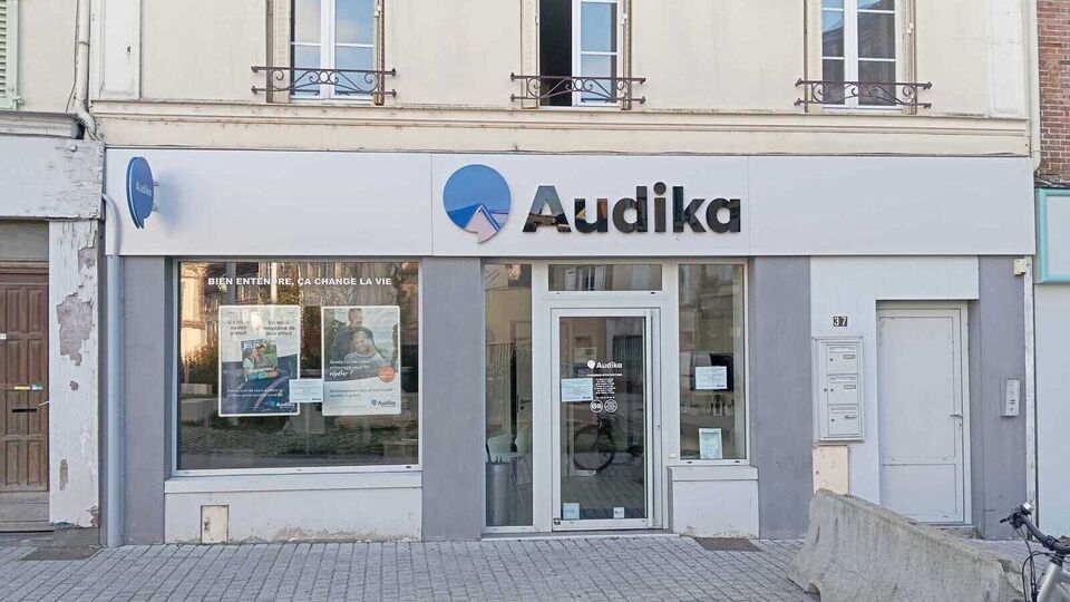 Devanture et vitrine de l'audioprothésiste Audika à Dreux