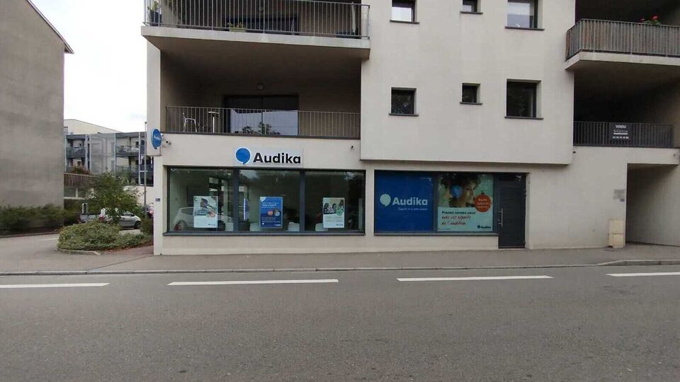 Devanture et vitrine de l'audioprothésiste Audika à Epinal