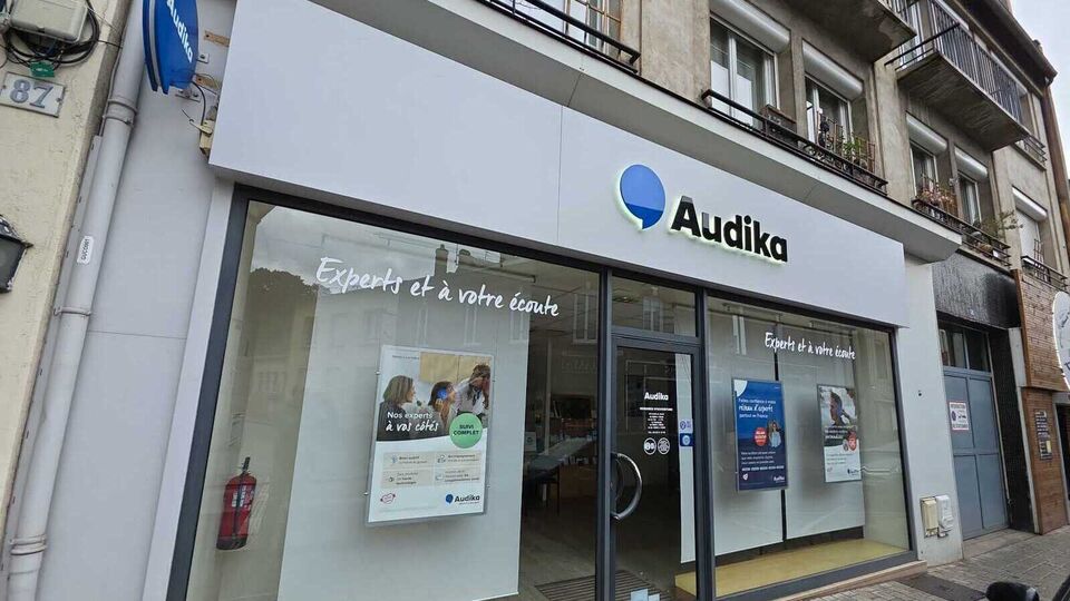 Devanture et vitrine de l'audioprothésiste Audika à Evreux