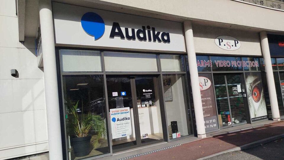 Devanture et vitrine de l'audioprothésiste Audika à Grésy-sur-Aix
