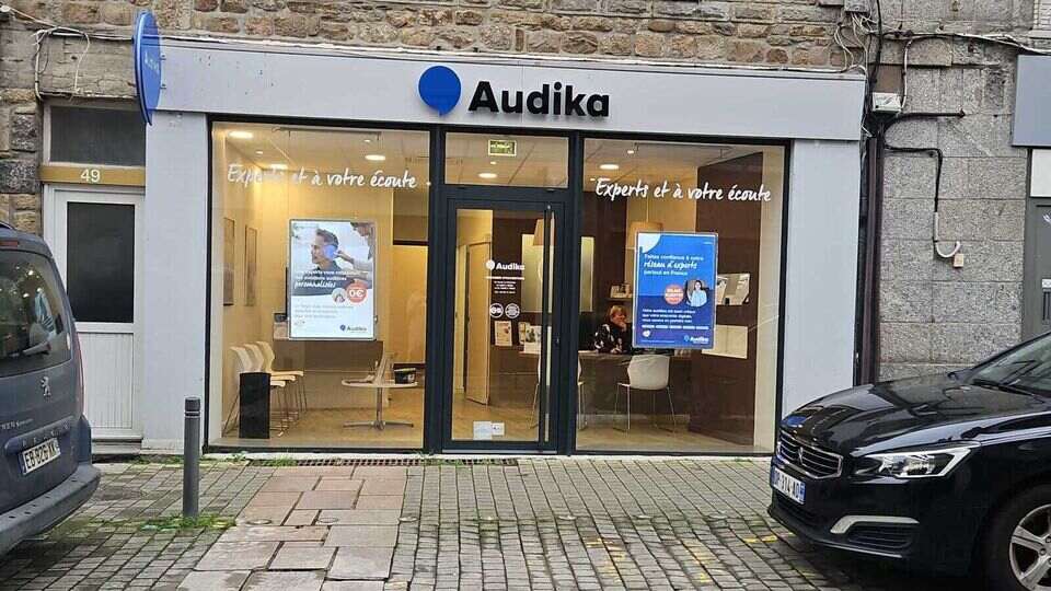 Devanture et vitrine de l'audioprothésiste Audika à Guingamp