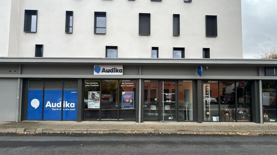 Devanture et vitrine de l'audioprothésiste Audika à Issoire