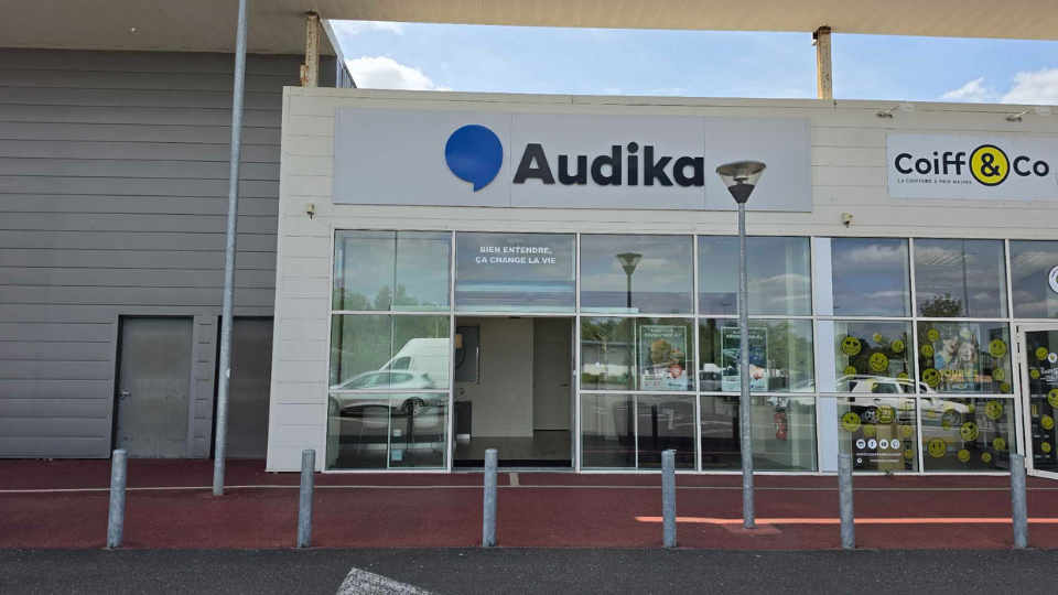 devanture centre auditif audika jonzac