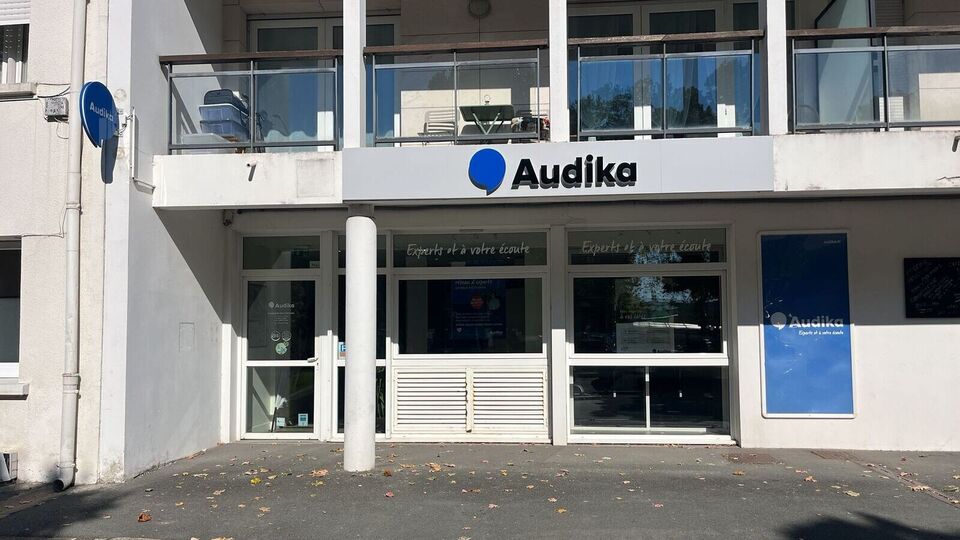 Devanture et vitrine de l'audioprothésiste Audika à La Rochelle Villa Royale