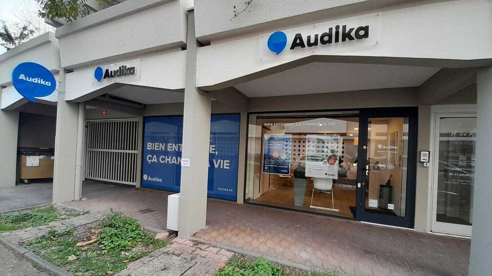 Devanture et vitrine de l'audioprothésiste Audika à La Teste de Buch