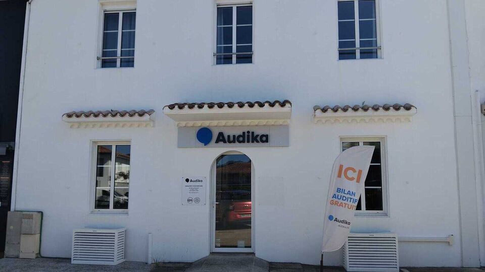 Devanture et vitrine de l'audioprothésiste Audika à Labenne