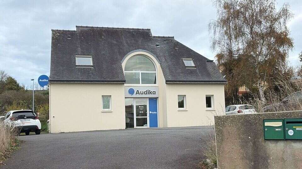 Devanture et vitrine de l'audioprothésiste Audika à Lannion