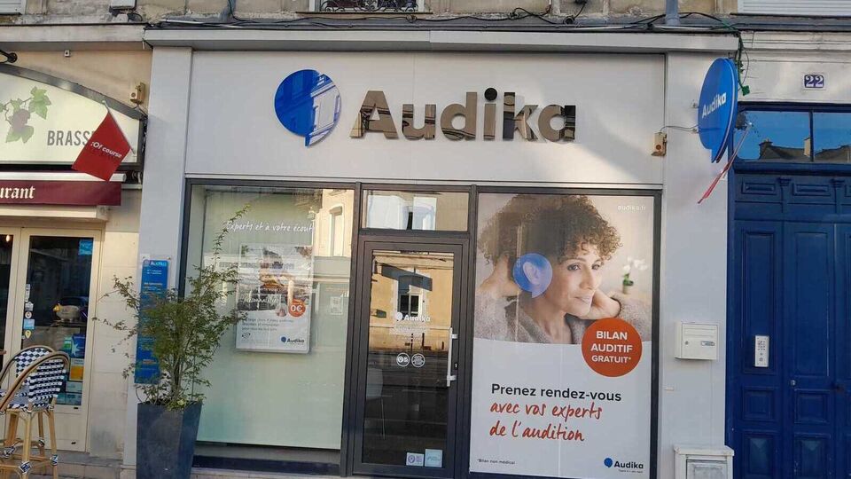 Devanture et vitrine de l'audioprothésiste Audika à Le Mans