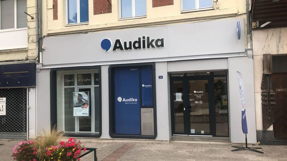 Devanture et vitrine de l'audioprothésiste Audika à Lens
