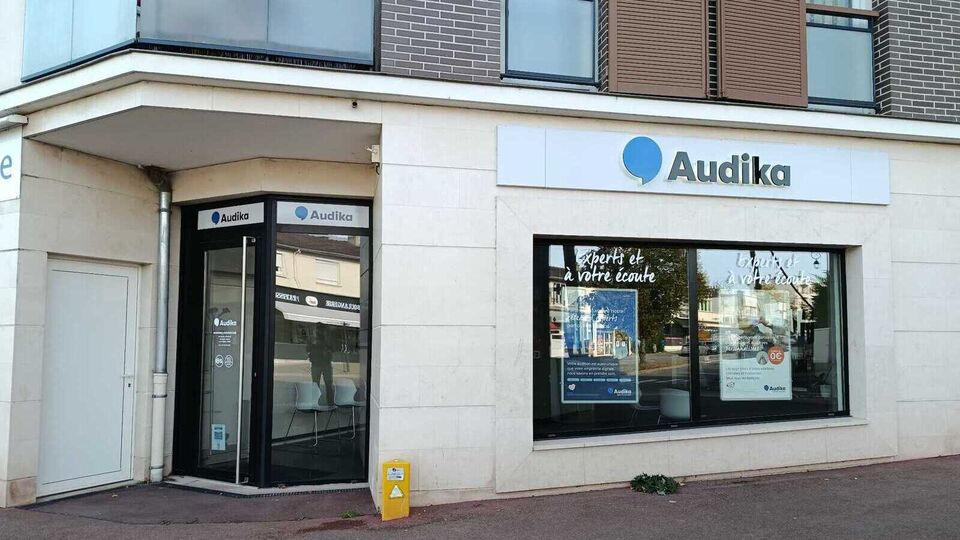 Devanture et vitrine de l'audioprothésiste Audika à Les Clayes sous Bois