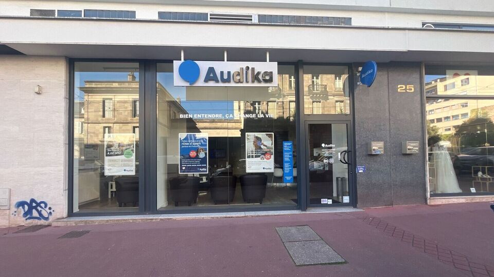 Devanture et vitrine de l'audioprothésiste Audika à Limoges