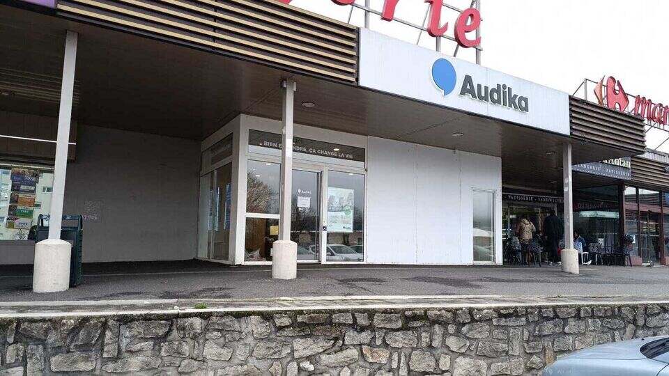 Devanture et vitrine de l'audioprothésiste Audika à Lons-le-Saunier La Marjorie