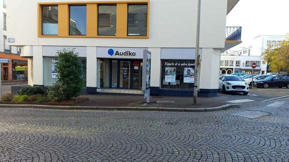 Devanture et vitrine de l'audioprothésiste Audika à Lorient