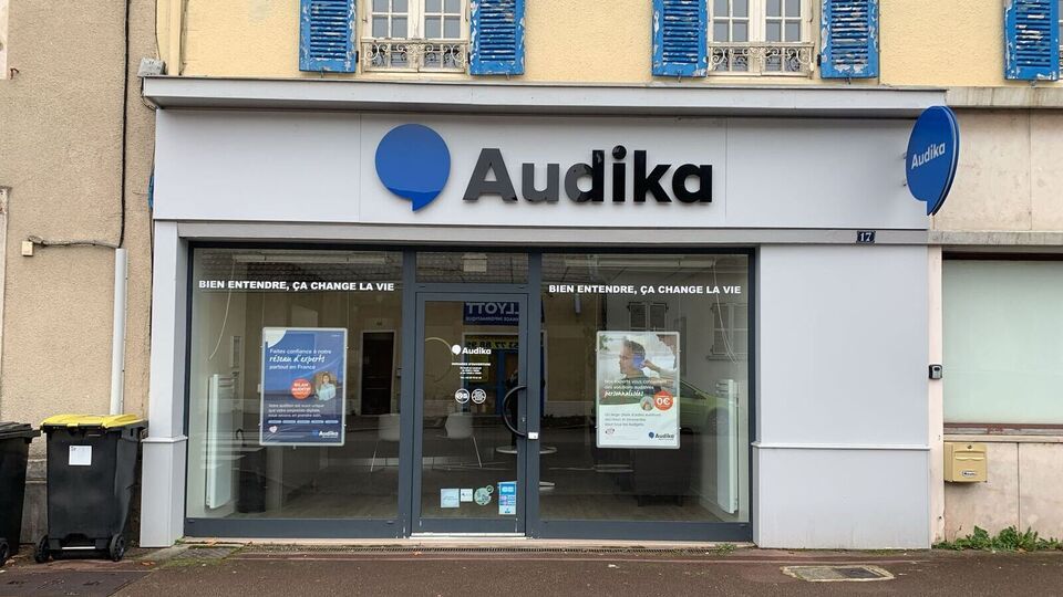Devanture et vitrine de l'audioprothésiste Audika à Louhans