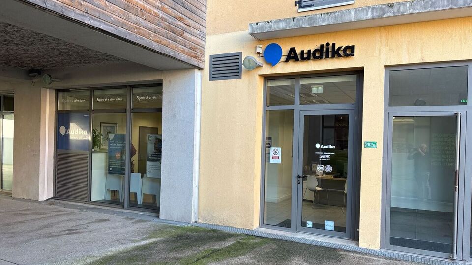 Devanture et vitrine de l'audioprothésiste Audika à Lozanne