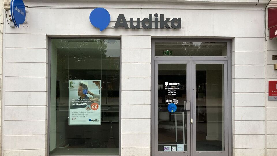 Devanture et vitrine de l'audioprothésiste Audika à Lyon Bellecour