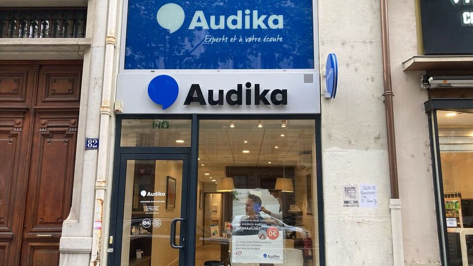 Devanture et vitrine de l'audioprothésiste Audika à Lyon Jean Macé
