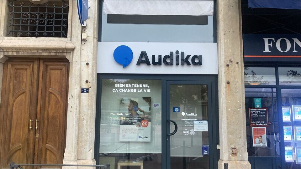 Devanture et vitrine de l'audioprothésiste Audika à Lyon Monplaisir