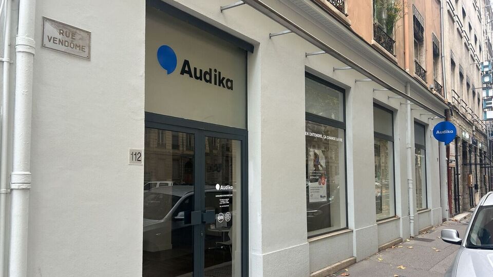 Devanture et vitrine de l'audioprothésiste Audika à Lyon Vendôme