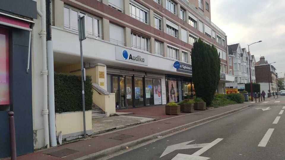 Devanture et vitrine de l'audioprothésiste Audika à Marcq-en-Barœul