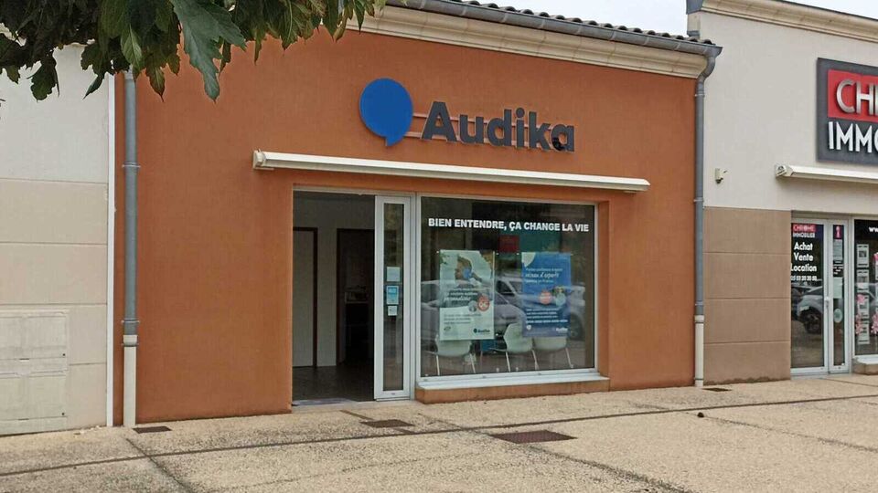Devanture et vitrine de l'audioprothésiste Audika à Marmande