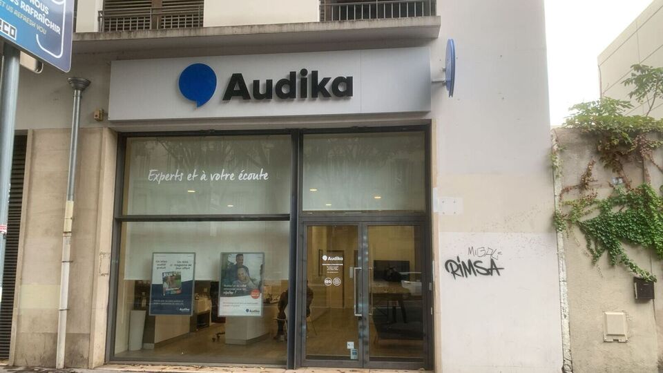 Devanture et vitrine de l'audioprothésiste Audika à Marseille Baille