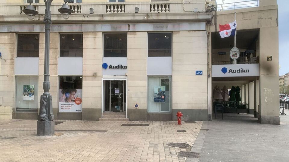 Devanture et vitrine de l'audioprothésiste Audika à Marseille Canebière