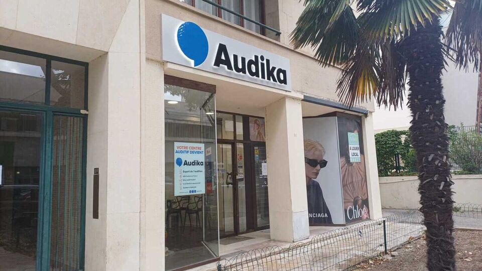 Devanture et vitrine de l'audioprothésiste Audika à Marseille Herriot