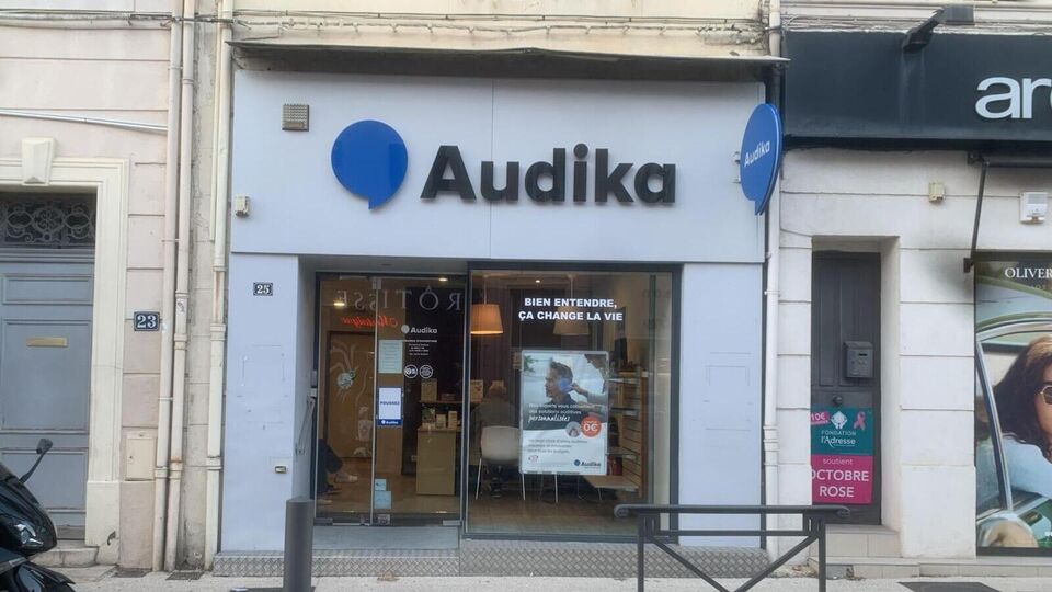 Devanture et vitrine de l'audioprothésiste Audika à Marseille Saint-Barnabé