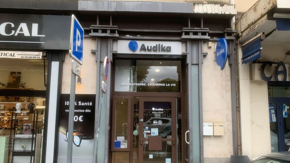 Devanture et vitrine de l'audioprothésiste Audika à Marseille Sébastopol
