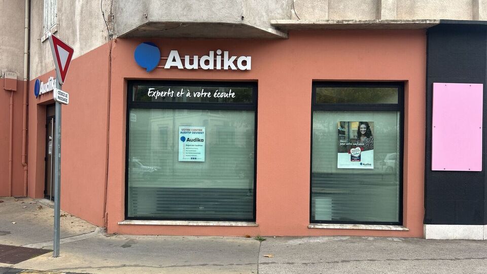 Devanture et vitrine de l'audioprothésiste Audika à Marseille Trois Lucs