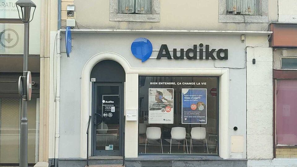 Devanture et vitrine de l'audioprothésiste Audika à Mazamet
