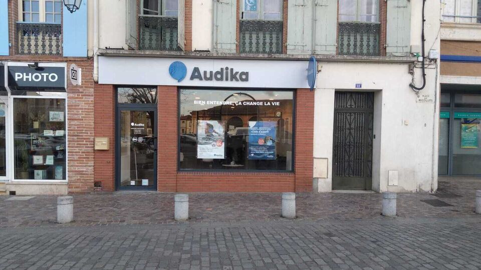 Devanture et vitrine de l'audioprothésiste Audika à Moissac