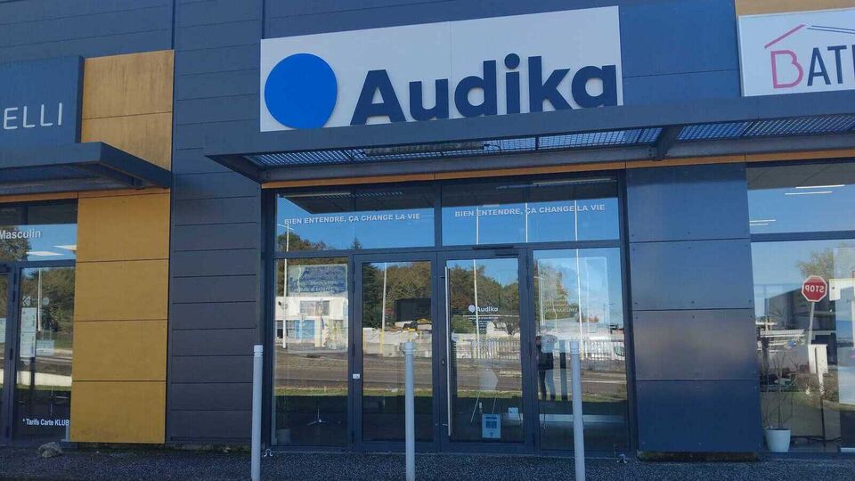 Devanture et vitrine de l'audioprothésiste Audika à Mont-de-Marsan