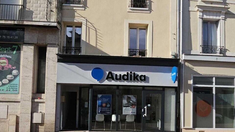 Devanture et vitrine de l'audioprothésiste Audika à Montereau