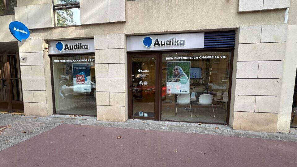 Devanture et vitrine de l'audioprothésiste Audika à Narbonne