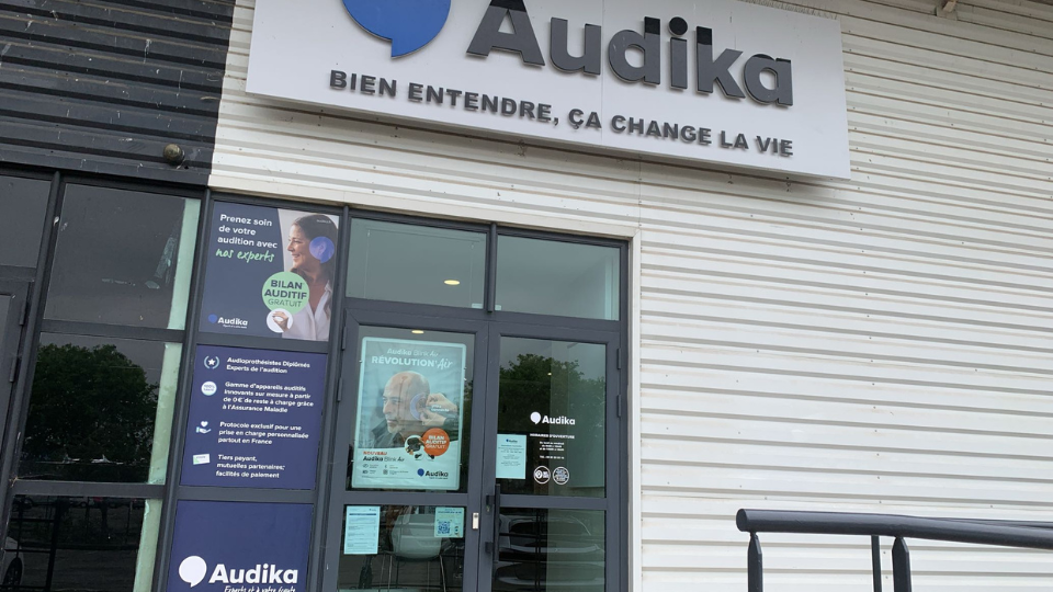 devanture centre auditif audika nimes carre sud