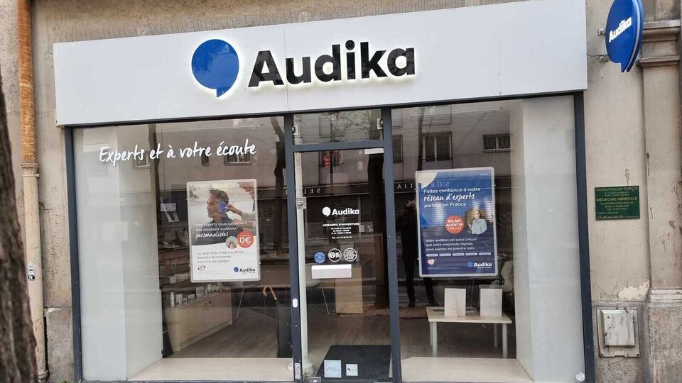 Devanture et vitrine de l'audioprothésiste Audika à Pamiers