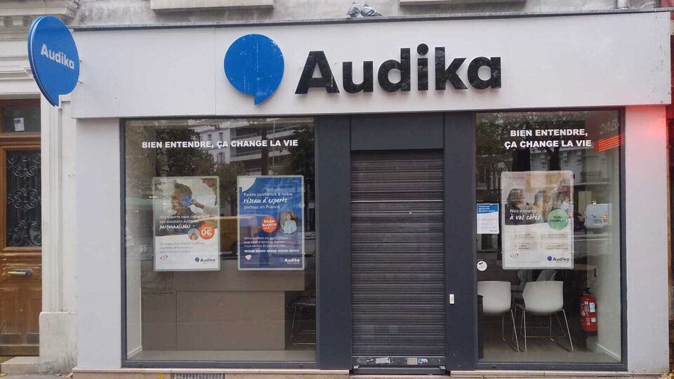 Devanture et vitrine de l'audioprothésiste Audika à Paris Daumesnil