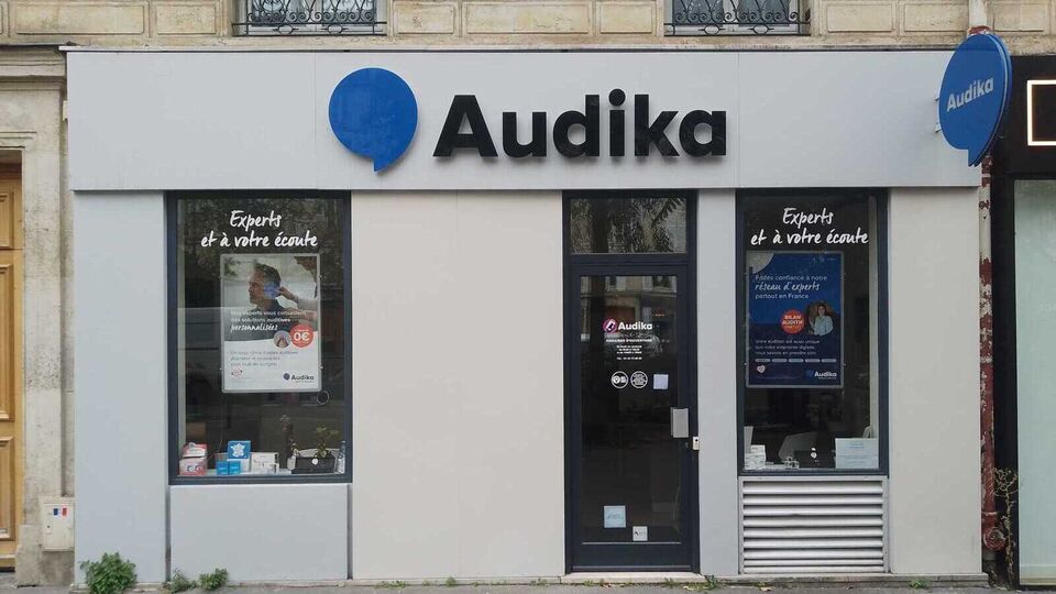 Devanture et vitrine de l'audioprothésiste Audika à Paris Nation