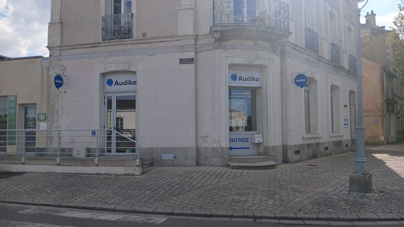 devanture centre auditif audika parthenay