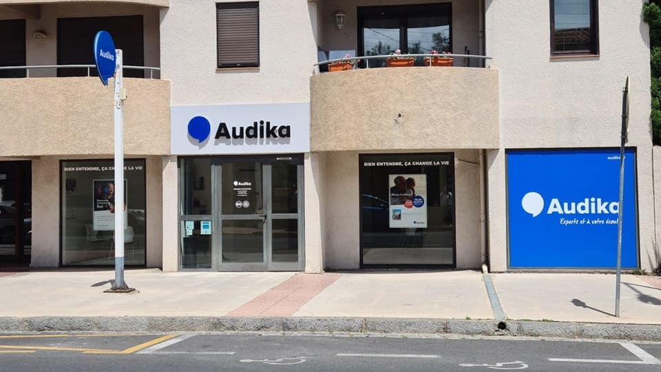 Devanture et vitrine de l'audioprothésiste Audika à Perpignan La Lunette
