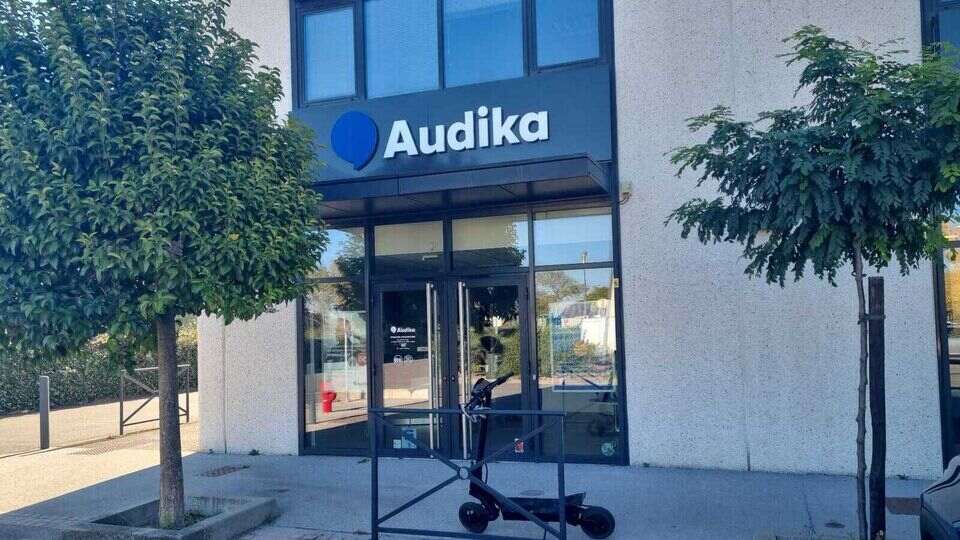 Devanture et vitrine de l'audioprothésiste Audika à Plaisance du Touch