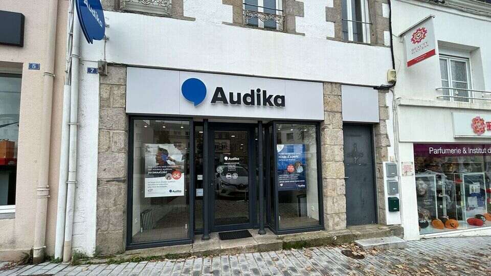 Devanture et vitrine de l'audioprothésiste Audika à Ploërmel