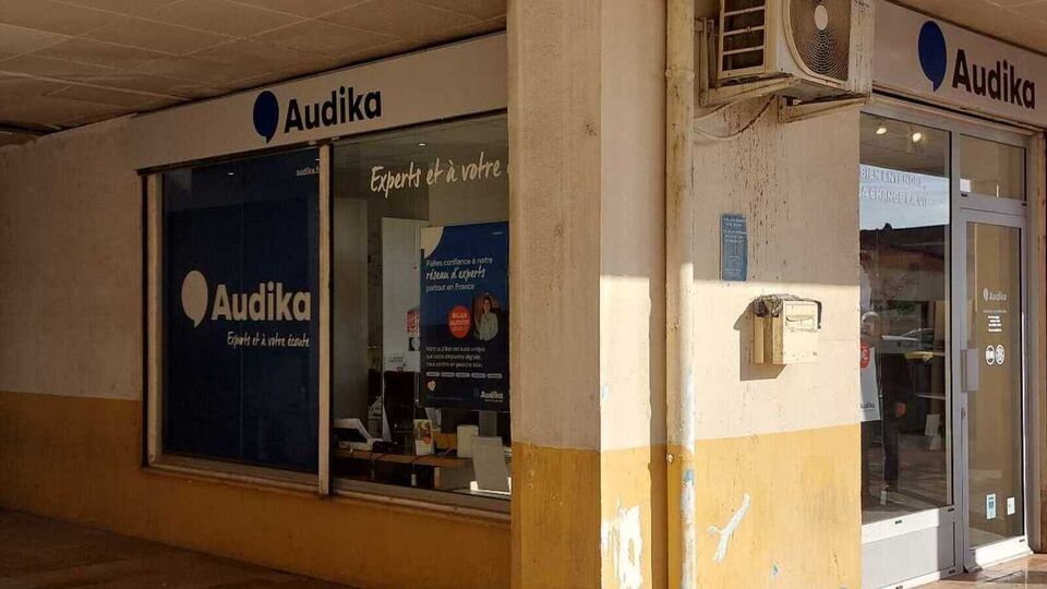 Devanture et vitrine de l'audioprothésiste Audika à Port-de-Bouc