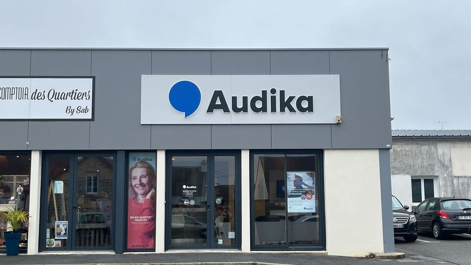 Devanture et vitrine de l'audioprothésiste Audika à Questembert